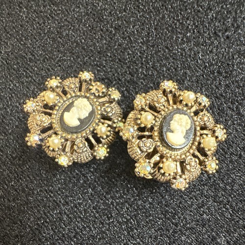 Gold tone victorian cameo - gold,
