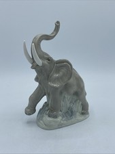 Nao Lladro Elephant Porcelain Figurine