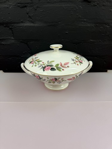 Wedgwood hathaway rose covered - hathaway,