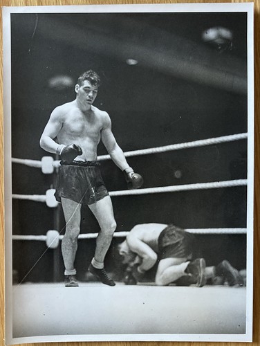 Bruce woodcock knocks - bruce, out