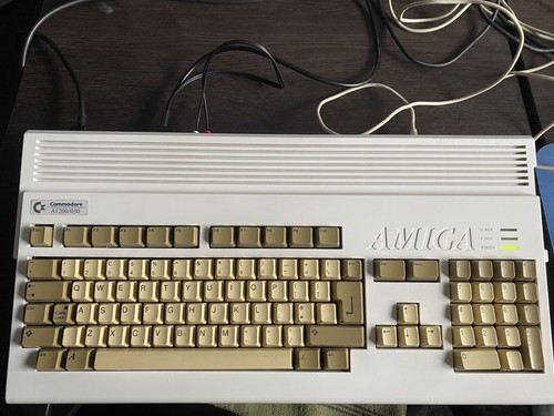 Commodore amiga 1200 - commodore,