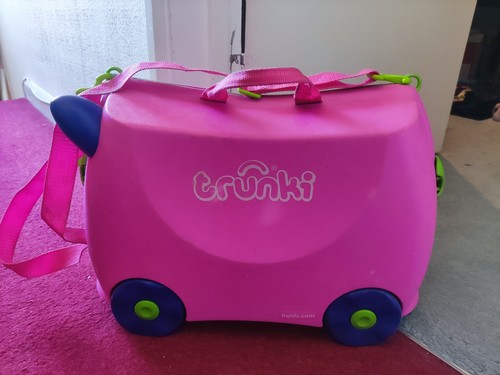 Trunki pull along suitcase - along,
