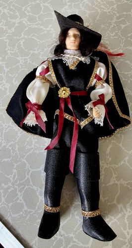 Scale tudor musketeer - scale,