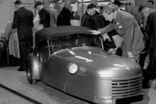 Three-wheeler minicar, Bond