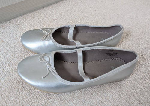 Girls silver ballet pumps - silver,