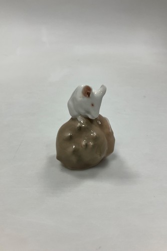 Royal copenhagen figurine - royal,