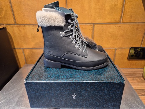 Women emu hiking - women's,