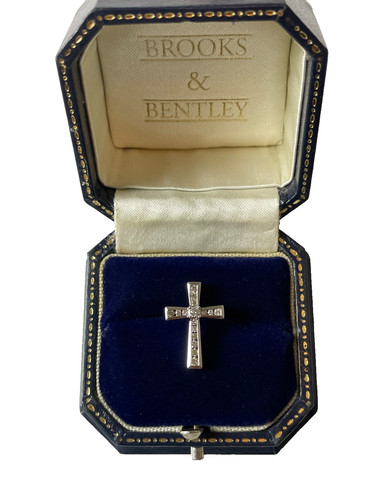 25ct diamond cross pendant - 0.25ct,