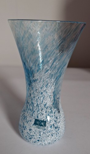 Pretty caithness vase in - pretty,