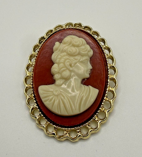 Vintage faux cameo brooch - cameo,
