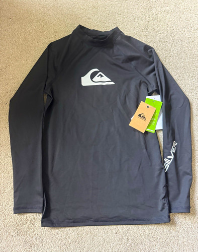Bnwt quiksilver youth long - bnwt,