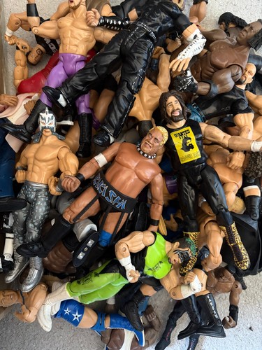 Various wrestling figures - figures, wwe