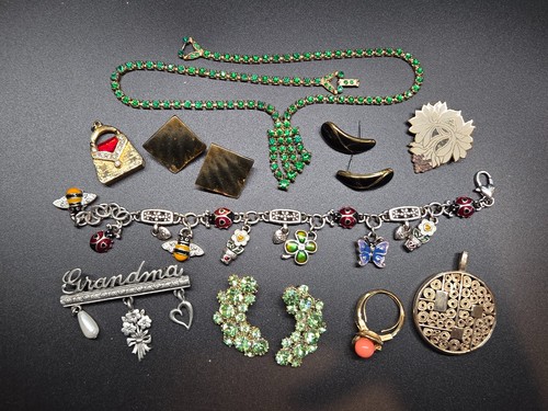 Vintage costume jewelry lot - costume,
