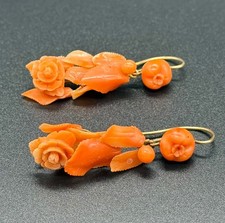 ANTIQUE VICTORIAN 9CT GOLD EARRINGS CARVED CORAL DECORATIONS. 5 CM X 1.5 CM
