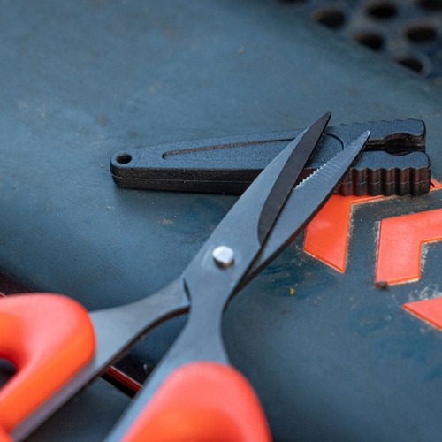 Daiwa serrated scissors new - daiwa,