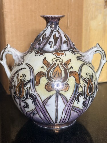 Antique iris lily art - or,