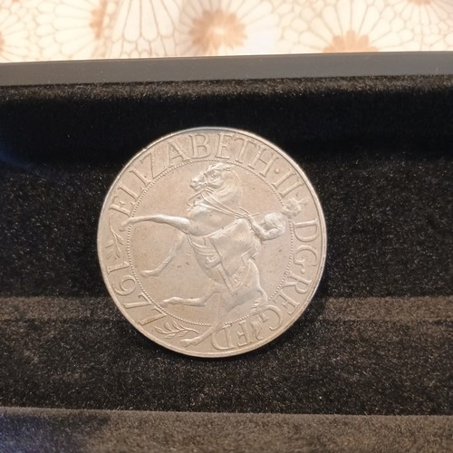 1977 queen elizabeth ii - (rare),