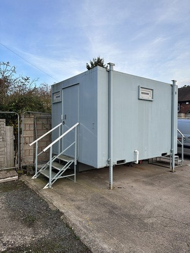 Portable toilet block