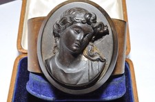 CHARMING ANTIQUE VICTORIAN GUTTA PERCHA CAMEO BRACELET