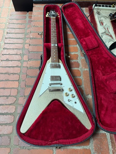 Burny flying 115kk guitar - burny, v