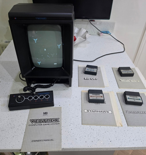 Vectrex console bundle 4 - console,