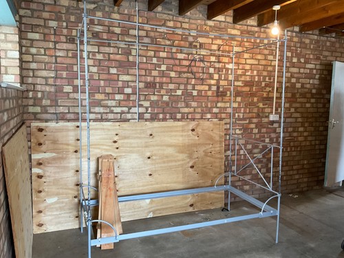 Single metal poster bed - single,