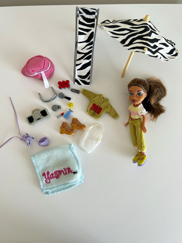 Bratz lil yasmin beach - lil',