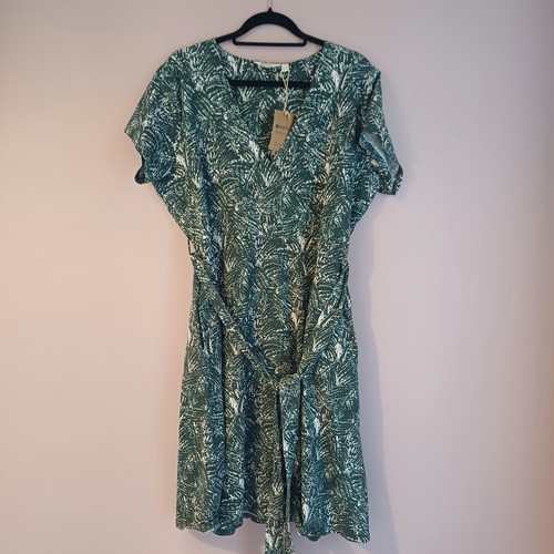 Mountain warehouse green white - mountain, green/white