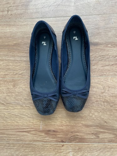 Lovely pair navy shoes size - lovely, 6