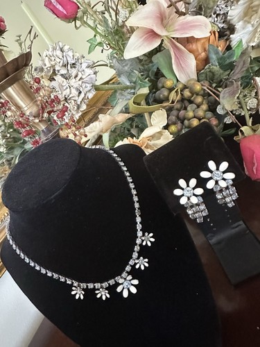 Diamante daisy necklace - diamante,