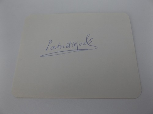 5 white card signed - 3.5",