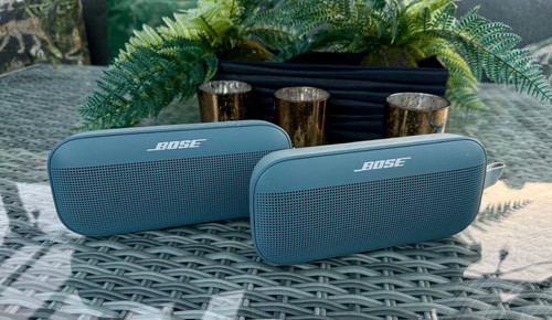 Pair bose soundlink flex - of,