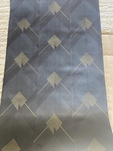 Slightly imperfect black - imperfect, black/gold