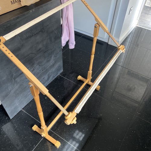 Wood embroidery stand floor - wood,