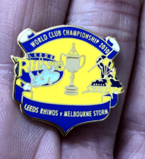 RARE LEEDS RHINOS v MELBOURNE STORM WORLD CLUB CHAMPS 2010  ENAMEL PIN BADGE