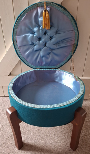 Vintage teal sewing box - teal, foot