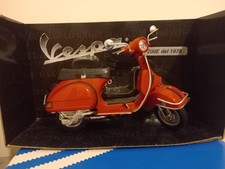 Vespa P200E Model 1:12 Scale Red In Box