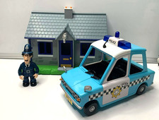 POSTMAN PAT - PC SELBY  POLICE CAR AND POLICE STATION WITH JAIL (M3)