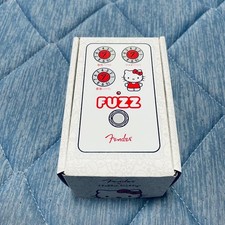 Fender x Hello Kitty FUZZ