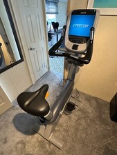 Precor UBK 885 Upright Bike