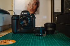 Nikon F5 + Nikkor 50mm f/1.8, 35mm f/1.8 & 28mm f/2.8 Lens Set – Fully Working