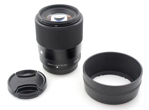 Sigma 30mm dc - 30mm, f1.4
