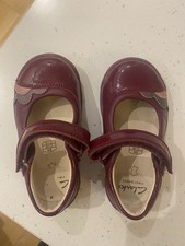 Clarks Burgundy girls Patent Leather Shoes Size 5 For Toddler