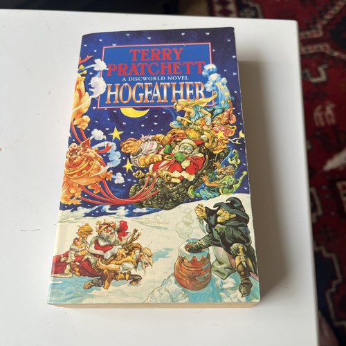 Terry pratchett hogfather - terry,