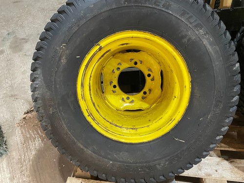 Front stud wheel - front,