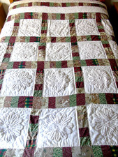 LARGE VINTAGE AUTUMNAL SHADES HEAVYWEIGHT PATCHWORK QUILT WITH CANDLEWICK PANELS