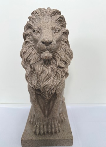 Large resin lion ornament - large,