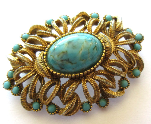 Vintage sphinx brooch goldtone - vintage,