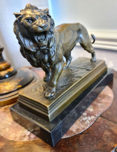 Bronze lion statue marble - bronze,