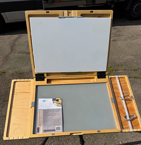 New wave artist easel in - wave, u.go